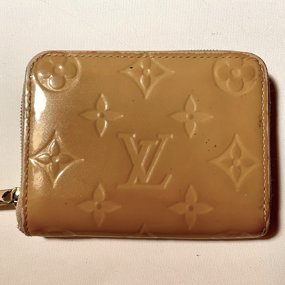 AUTHENTIC Louis Vuitton Zippy Wallet